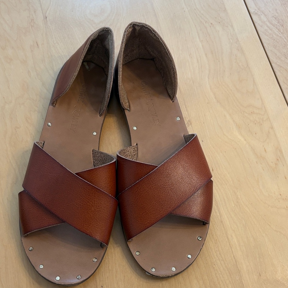Cynthia Rowley ‘Fiona’ Brown Vegan Leather Crisscross Flat Sandals. Size 9